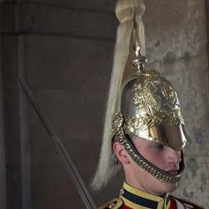 Londyn. Gwardzista na warcie przy Horse Guards